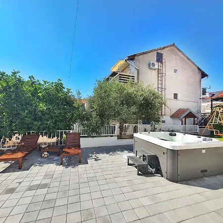 Relax Whirpool 8 - 12 Guests * Pirovac