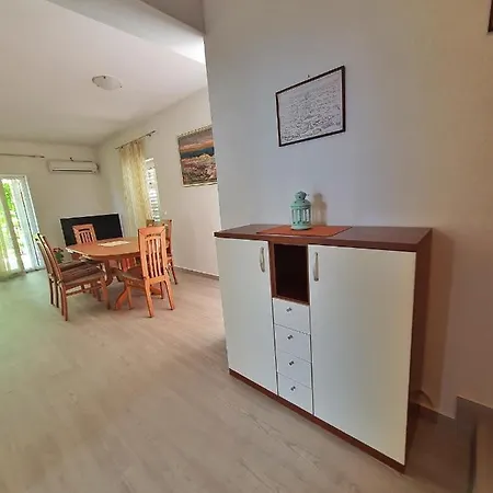 Relax Whirpool 8 - 12 Guests Holiday home Pirovac