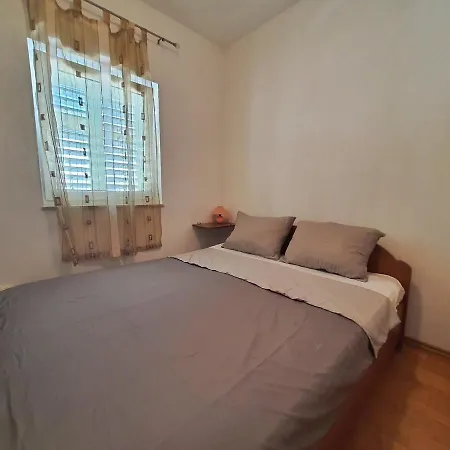 Relax Whirpool 8 - 12 Guests Vakantiehuis Pirovac