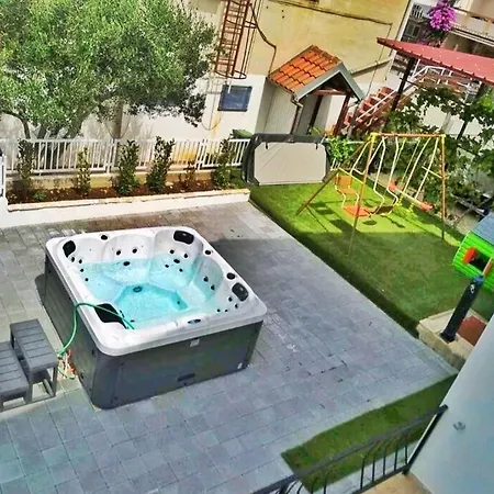Relax Whirpool 8 - 12 Guests * Pirovac